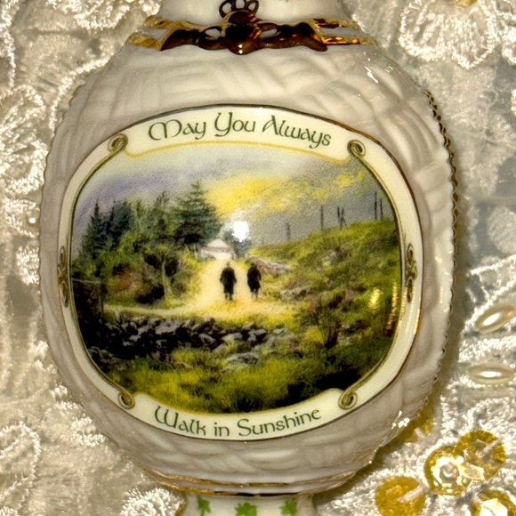 Irish Blessings Set of 3 New Bradford Editions
Heirloom porcelain ornament 1999 - Picture 3 of 12